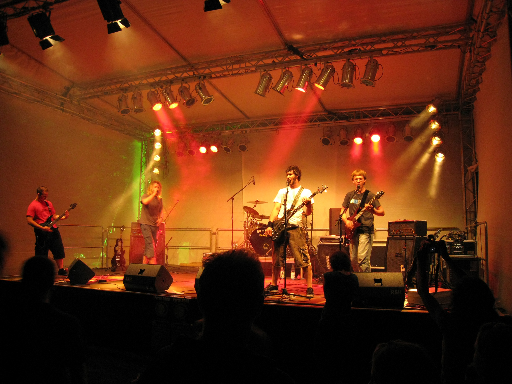 TROVER live full stage